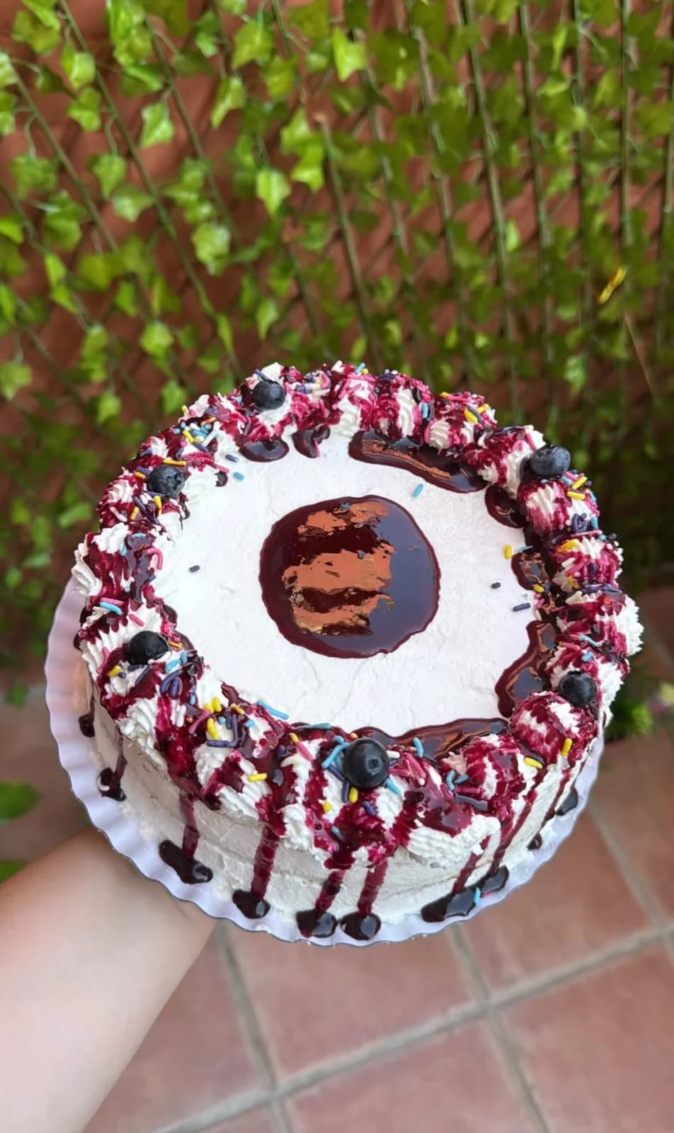 Tarta de celebración con cobertura de chocolate